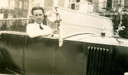 Francia-mi padre en su nuevo auto